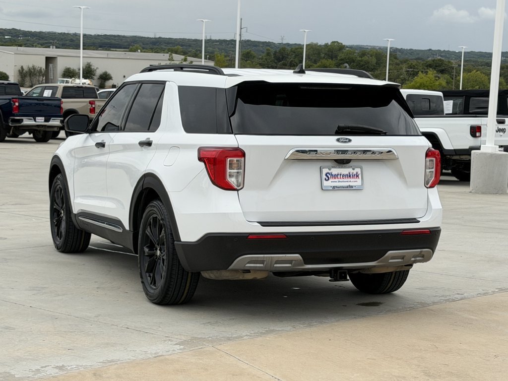 Used 2020 Ford Explorer XLT w/ Equipment Group 202A RWD image 4