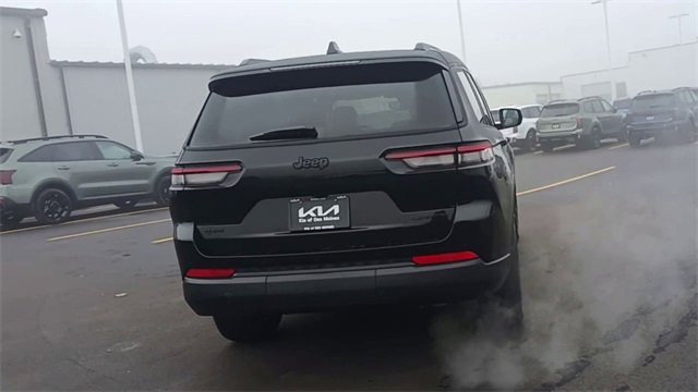 Used 2024 Jeep Grand Cherokee L Limited w/ Black Appearance Package image 2