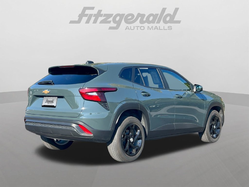 Used 2025 Chevrolet Trax LS w/ LS Convenience Package FWD image 16
