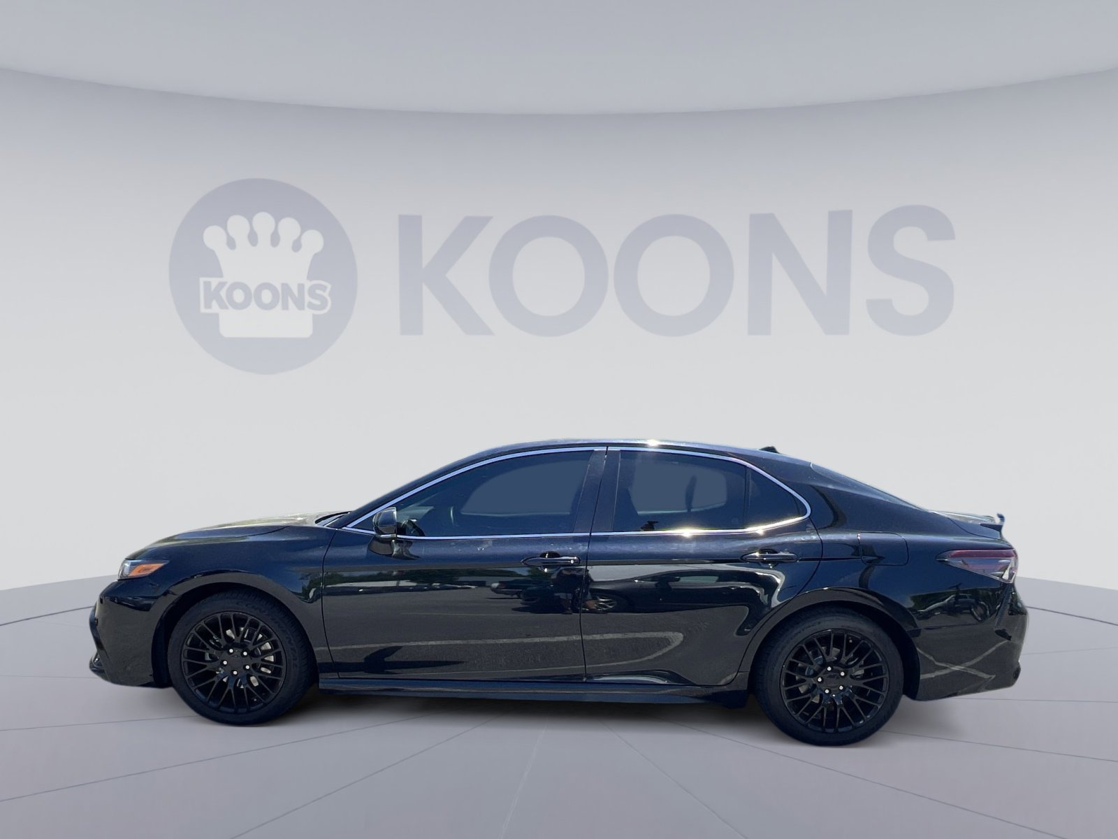 Used 2023 Toyota Camry SE w/ Convenience Package FWD image 2