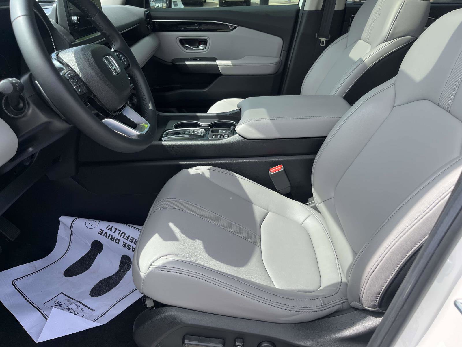 Used 2025 Honda Pilot Touring image 11