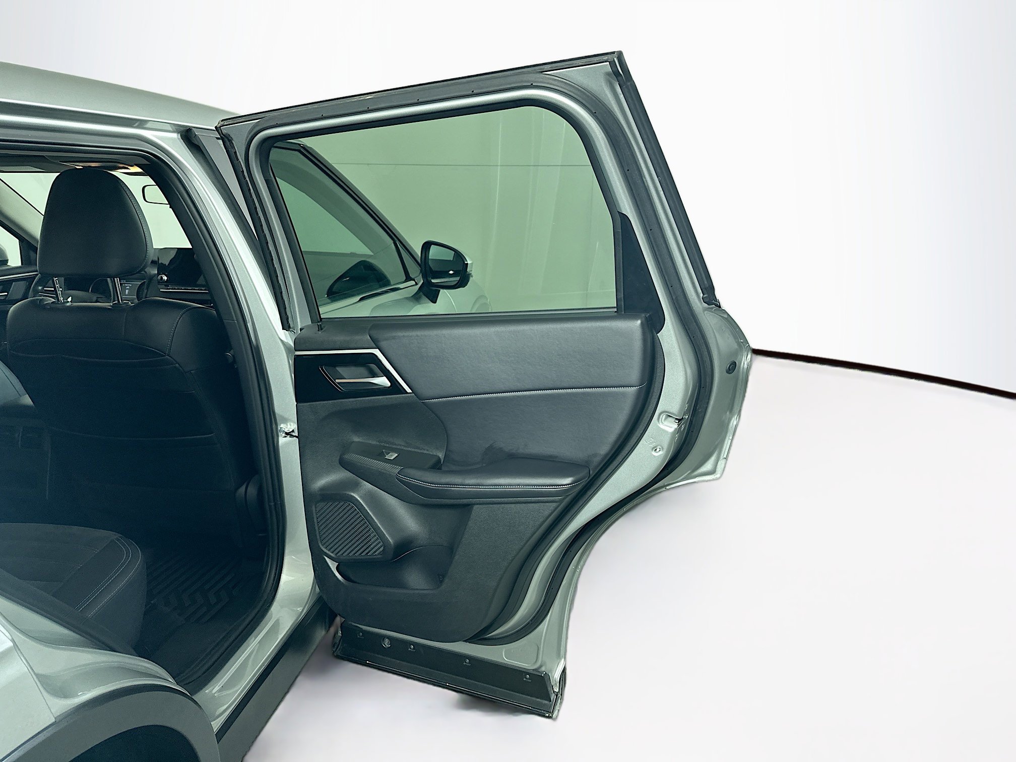 Used 2024 Mitsubishi Outlander SE image 33