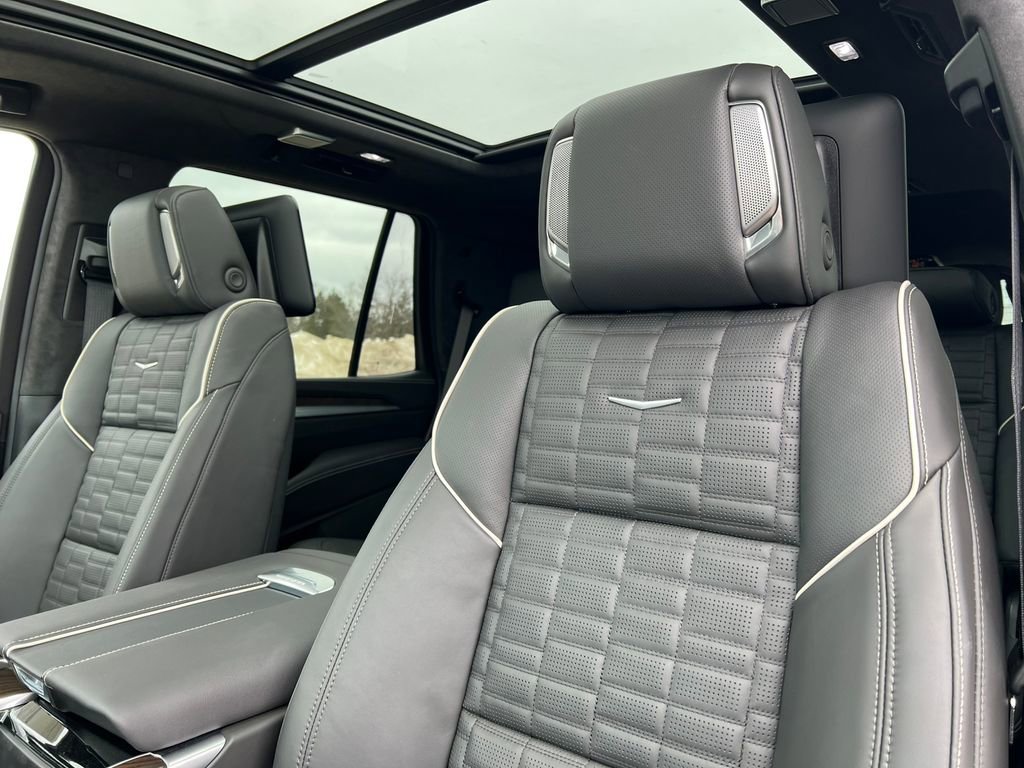 New 2026 Cadillac Escalade Platinum Sport w/ LPO, ONYX Package image 14