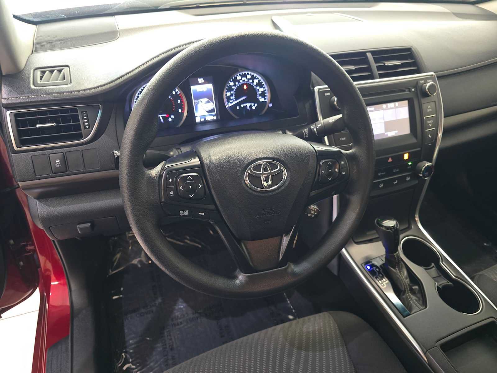 Used 2017 Toyota Camry LE FWD image 2