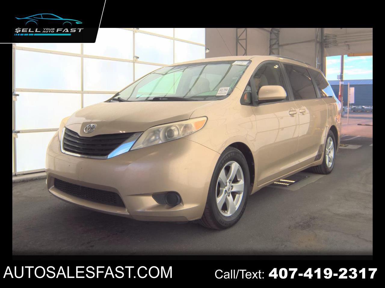 Used 2011 Toyota Sienna LE image 1