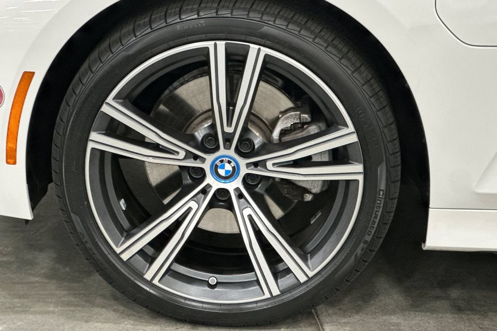 Used 2024 BMW 330e w/ Convenience Package RWD image 32