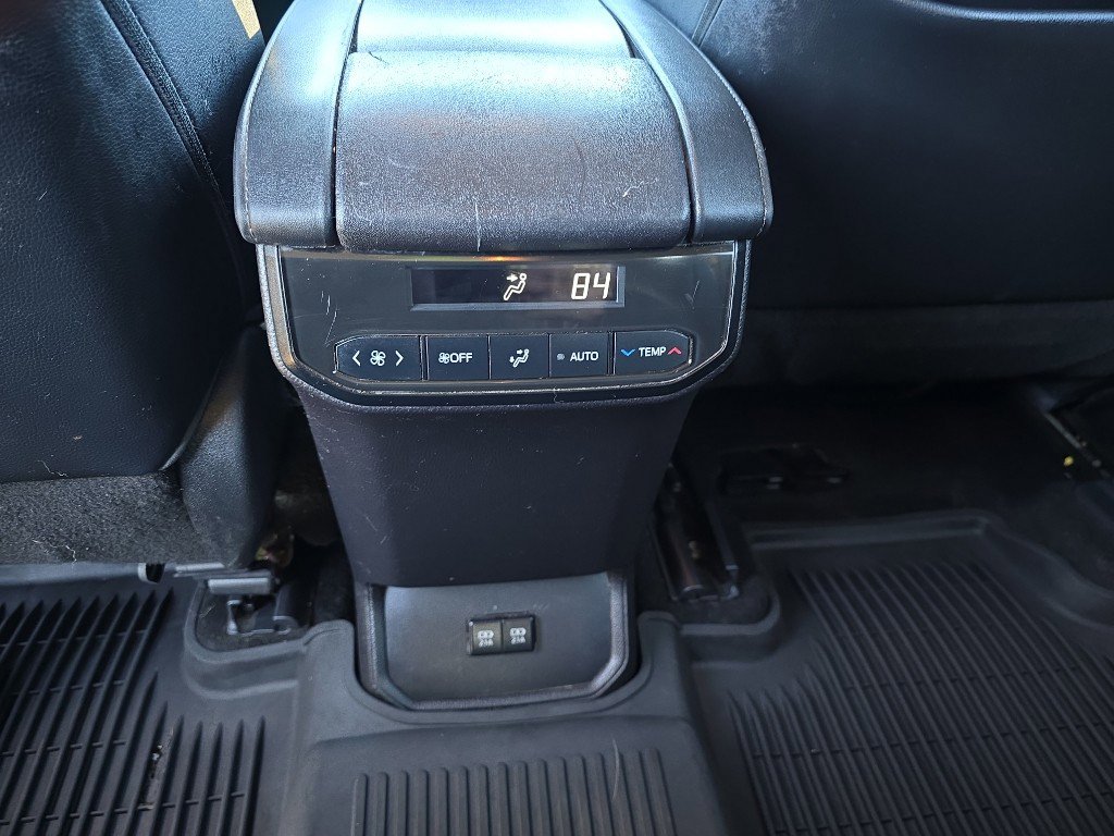 Used 2020 Toyota Highlander XLE image 21