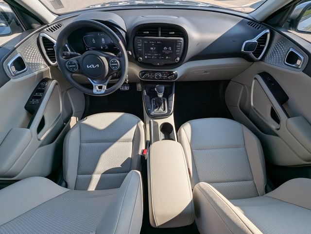Used 2025 Kia Soul LX w/ LX Technology Package FWD image 28
