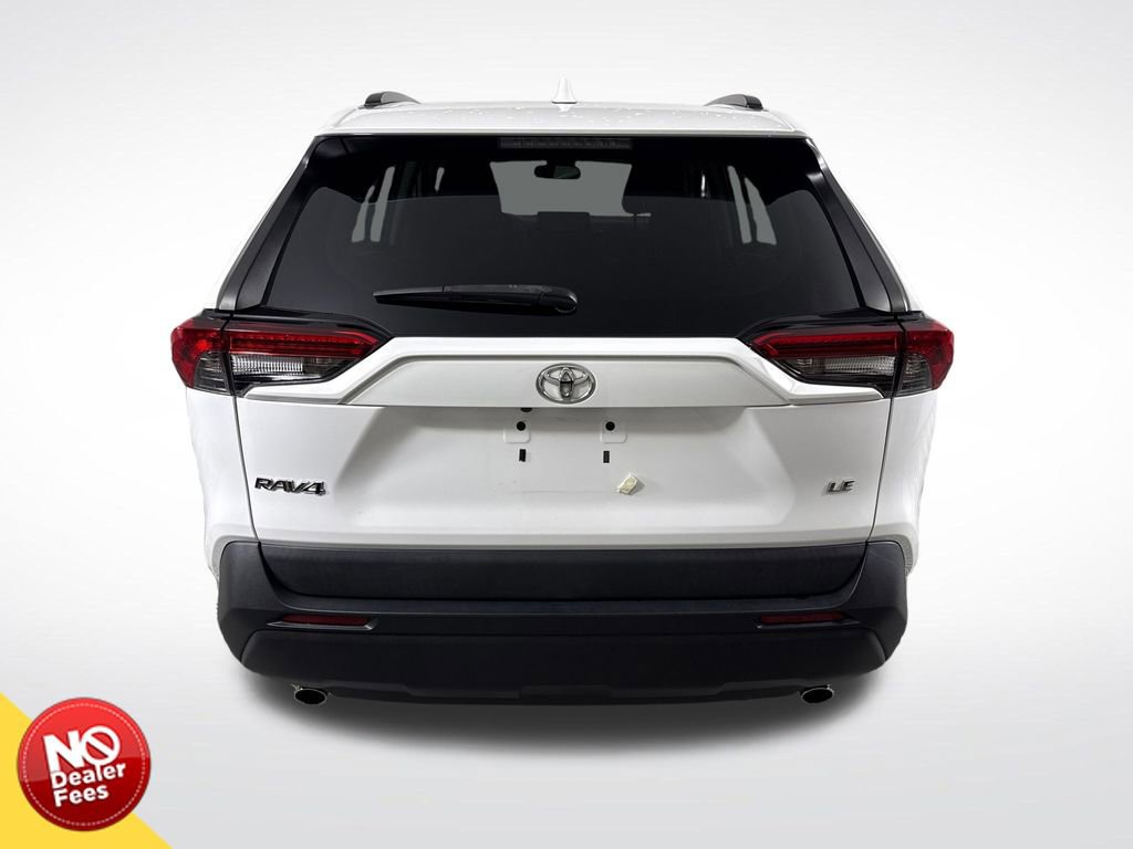 Used 2020 Toyota RAV4 LE FWD image 5