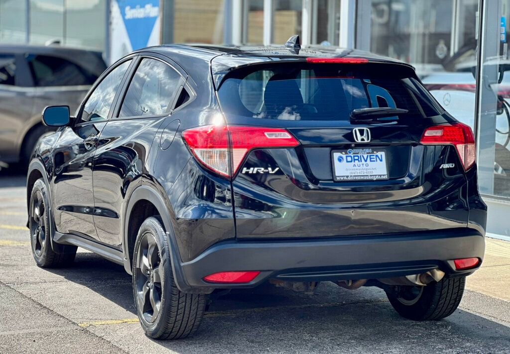 Used 2017 Honda HR-V LX image 3