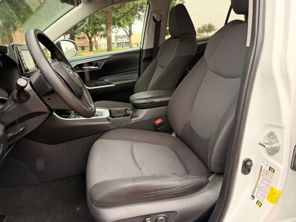 Used 2019 Toyota RAV4 XLE w/ Convenience Package FWD image 9
