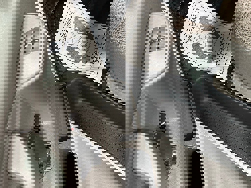 Used 2022 Chevrolet Express 3500 w/ Power Convenience Package image 9