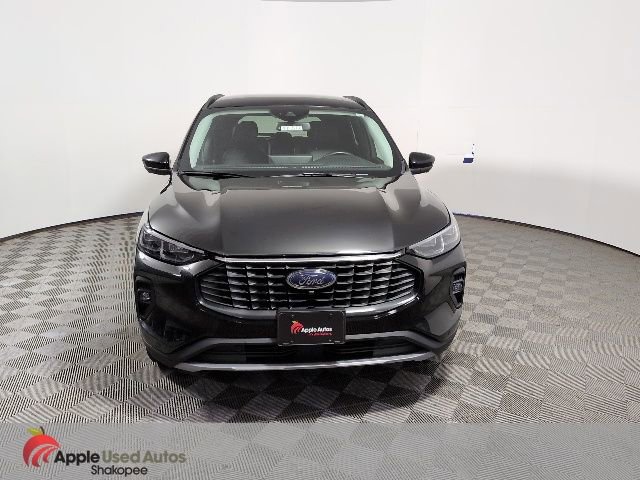 Used 2024 Ford Escape Platinum image 2