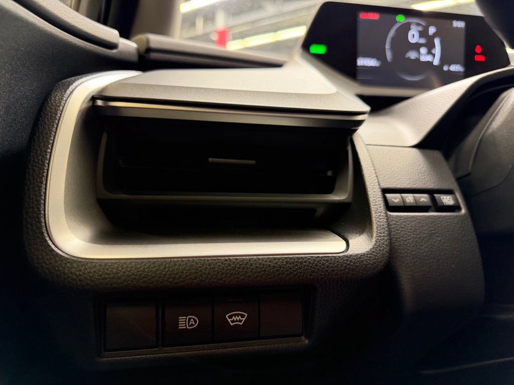 Used 2025 Toyota Prius LE FWD image 17