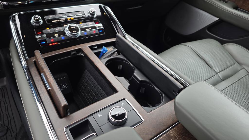 Used 2022 Lincoln Navigator Black Label image 32