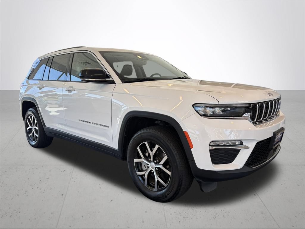 Used 2023 Jeep Grand Cherokee Limited w/ Trailer Tow Prep Group (B) AWD/4WD image 5