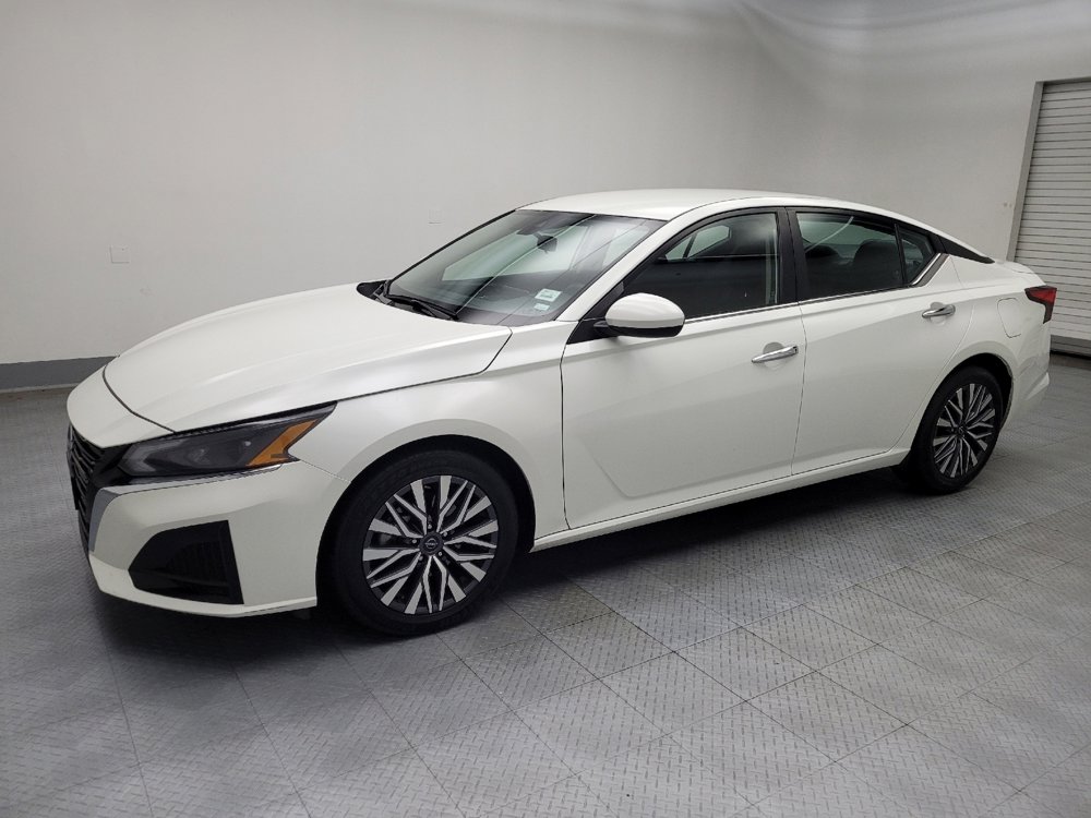 Used 2023 Nissan Altima 2.5 SV image 2