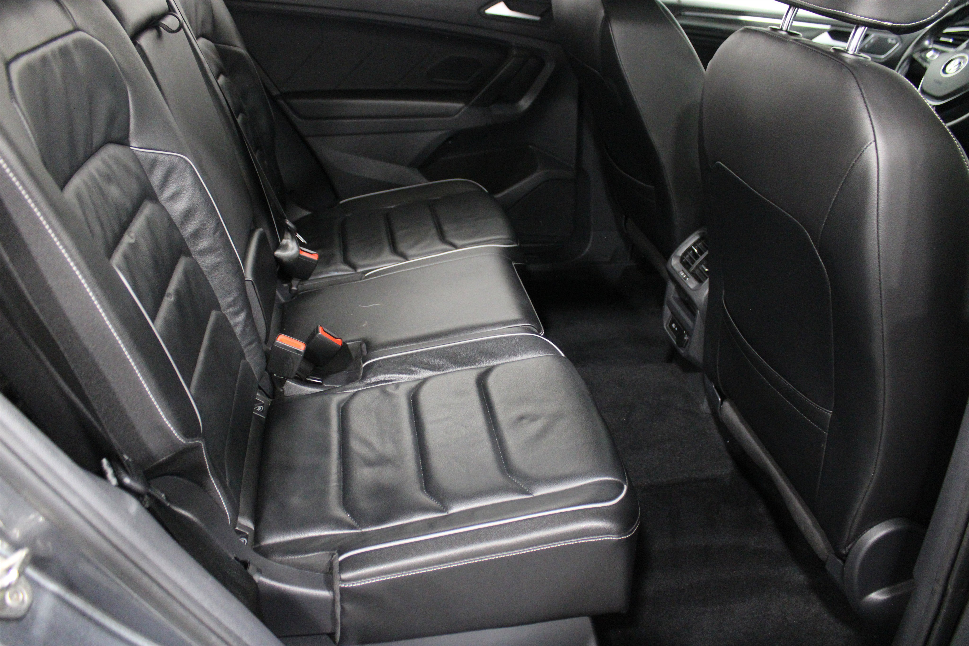 Used 2021 Volkswagen Tiguan SEL Premium R-Line AWD/4WD image 25