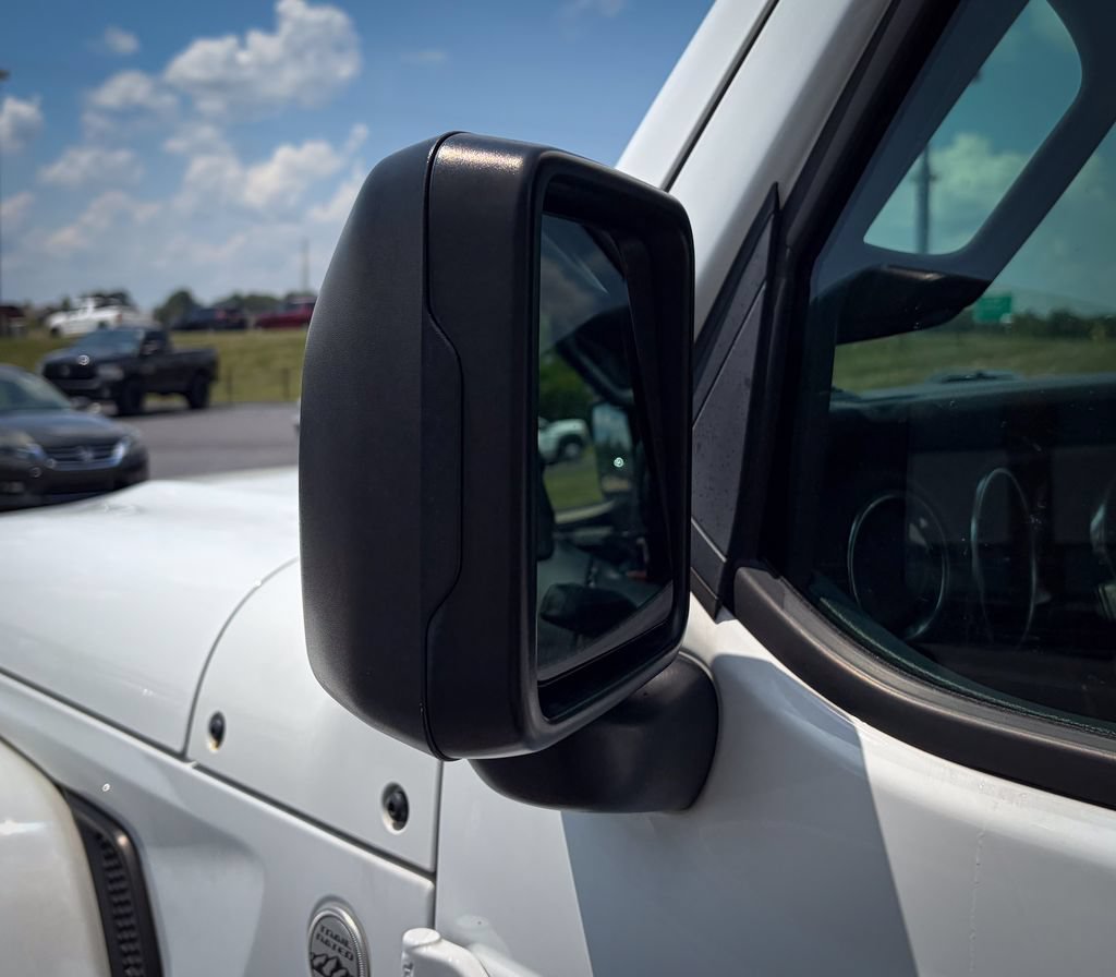 Used 2018 Jeep Wrangler Unlimited Sahara w/ Dual Top Group AWD/4WD image 23