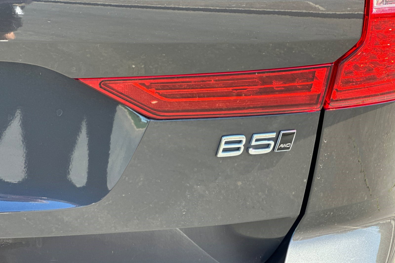 Used 2025 Volvo XC60 B5 Core image 38