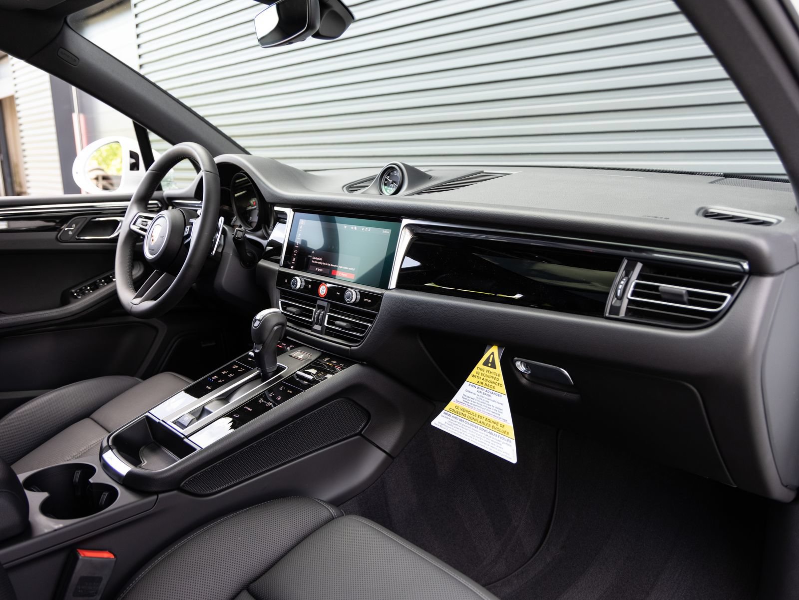 Certified 2026 Porsche Macan AWD/4WD image 35