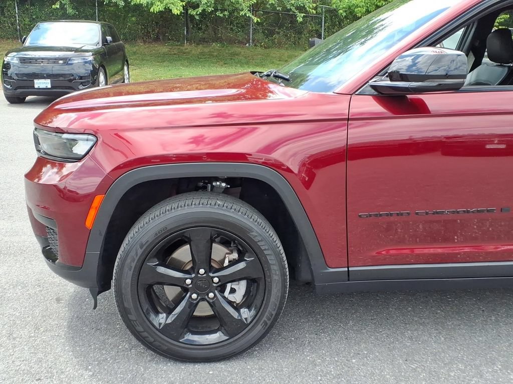 Used 2023 Jeep Grand Cherokee L Laredo AWD/4WD image 7