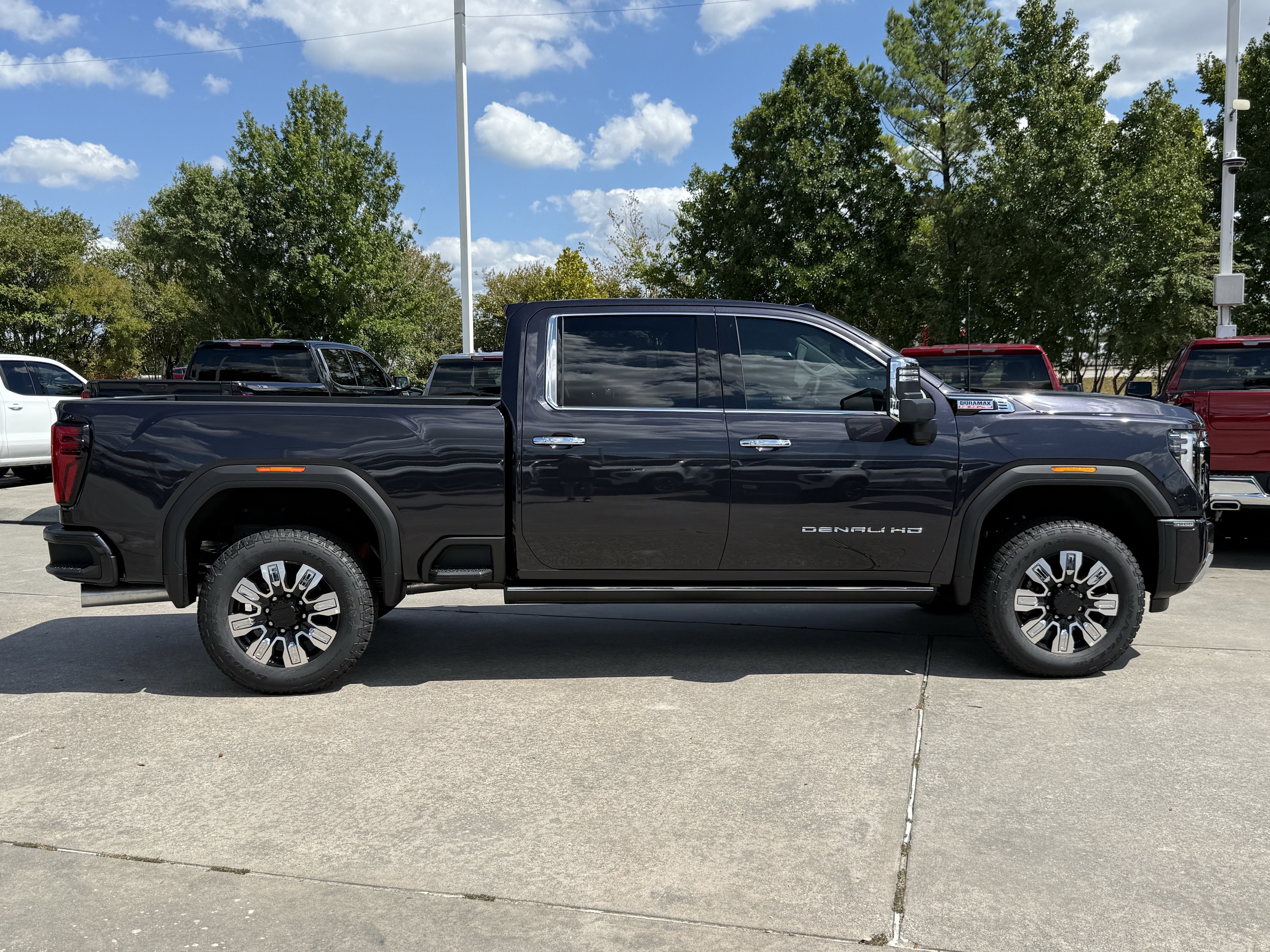 New 2026 GMC Sierra 2500 Denali w/ Denali Reserve Package image 3