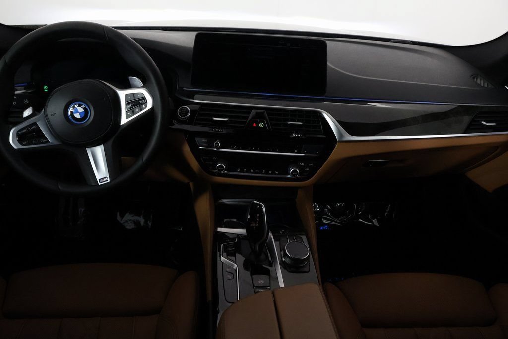 Used 2023 BMW 530e w/ M Sport Package RWD image 8