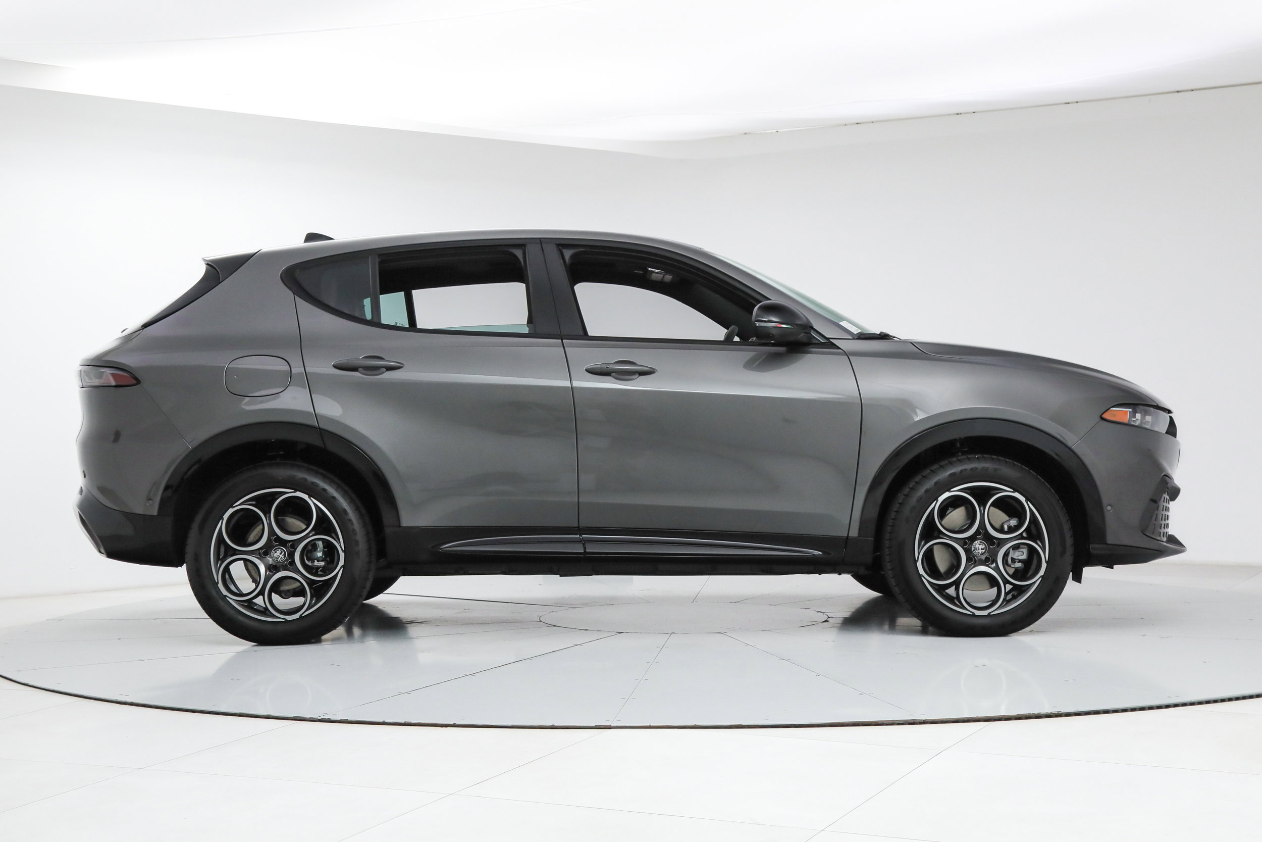 New 2026 Alfa Romeo Tonale Sprint w/ Red Premium Package image 4