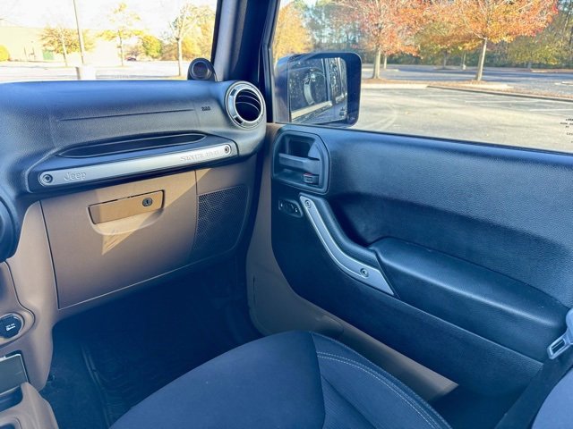 Used 2014 Jeep Wrangler Unlimited Sahara image 26