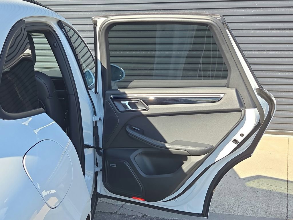 Certified 2022 Porsche Macan image 22