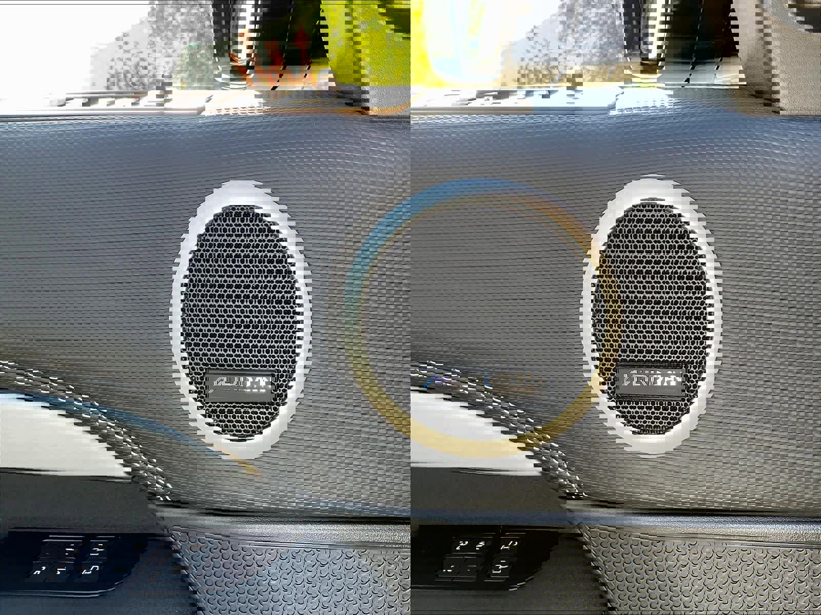 New 2025 Land Rover Discovery Dynamic SE image 23