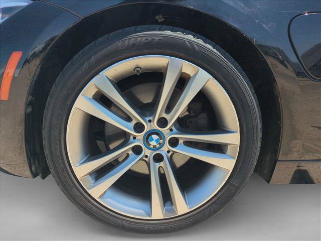 Used 2018 BMW 330e w/ Convenience Package RWD image 23