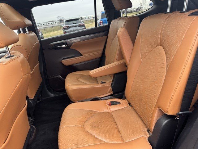 Used 2022 Toyota Highlander Platinum image 27