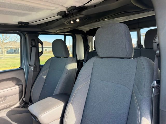 Used 2024 Jeep Gladiator Sport AWD/4WD image 18