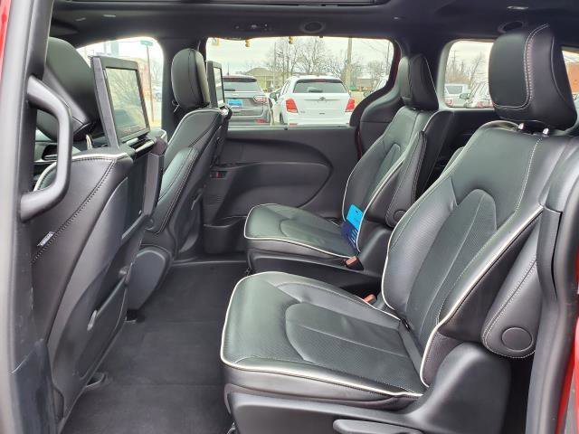 Used 2024 Chrysler Pacifica Premium image 28