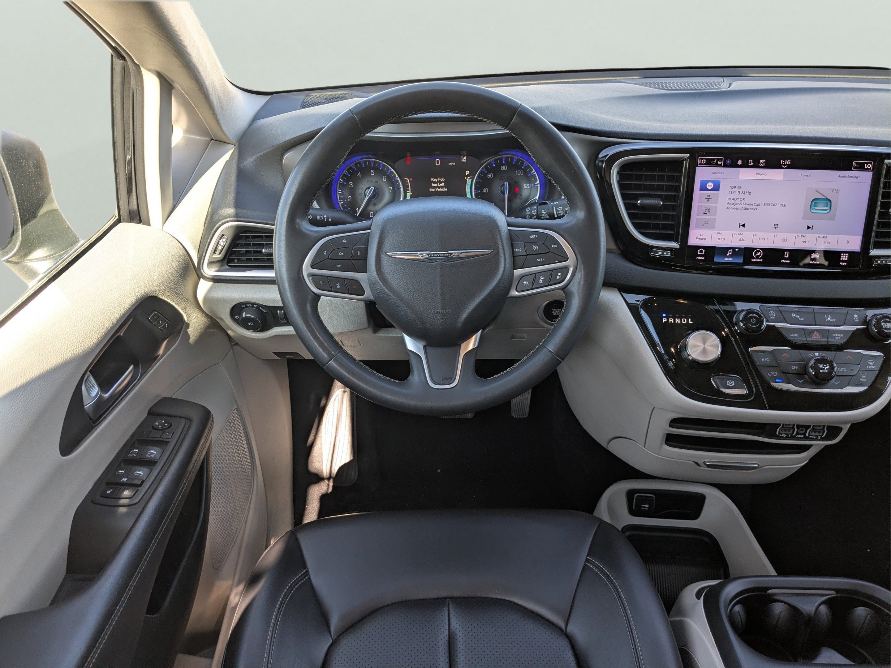 Used 2023 Chrysler Pacifica Touring-L FWD image 20