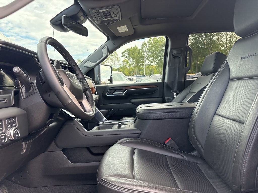 Used 2024 GMC Sierra 3500 Denali image 9