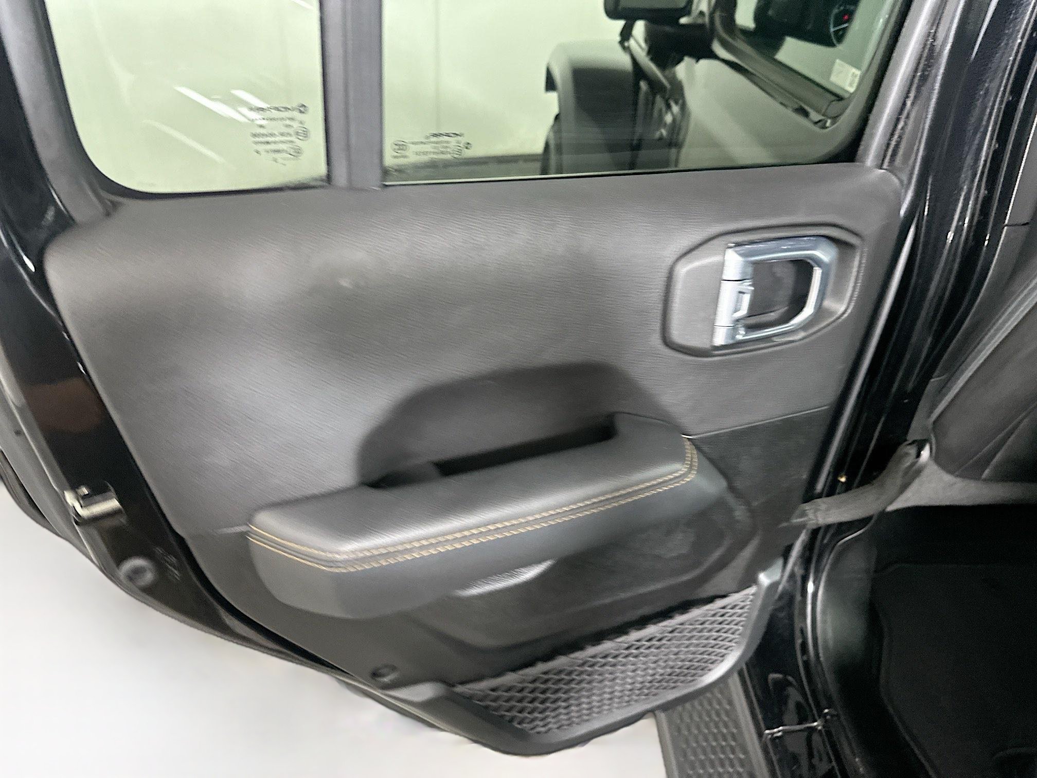 Used 2023 Jeep Wrangler Unlimited Sahara AWD/4WD image 26