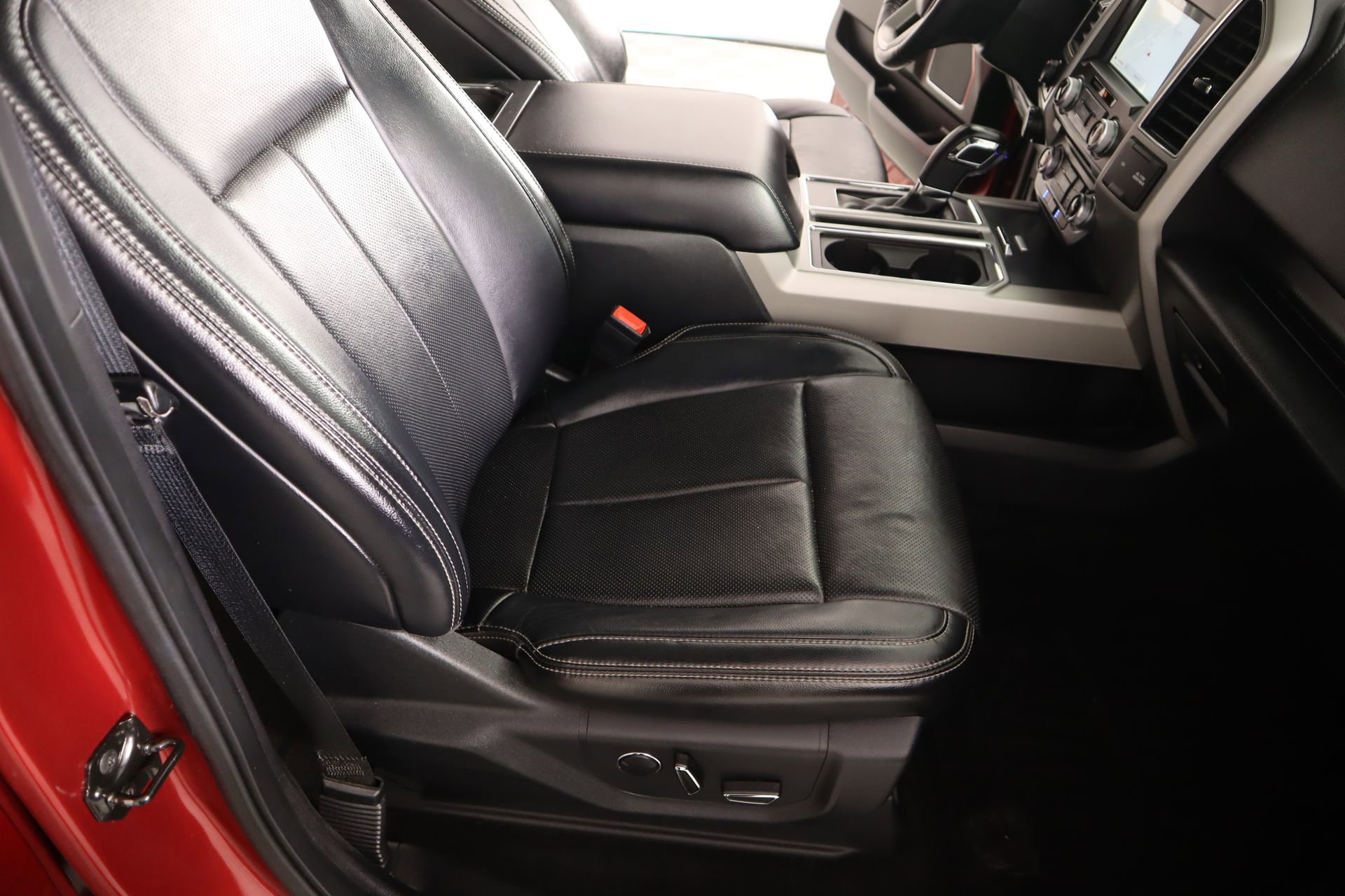 Used 2018 Ford F150 Lariat w/ Equipment Group 502A Luxury image 15