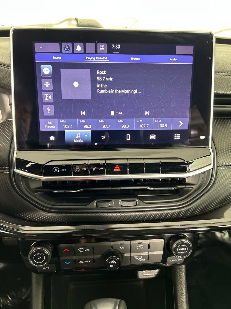 Used 2023 Jeep Compass Altitude image 13