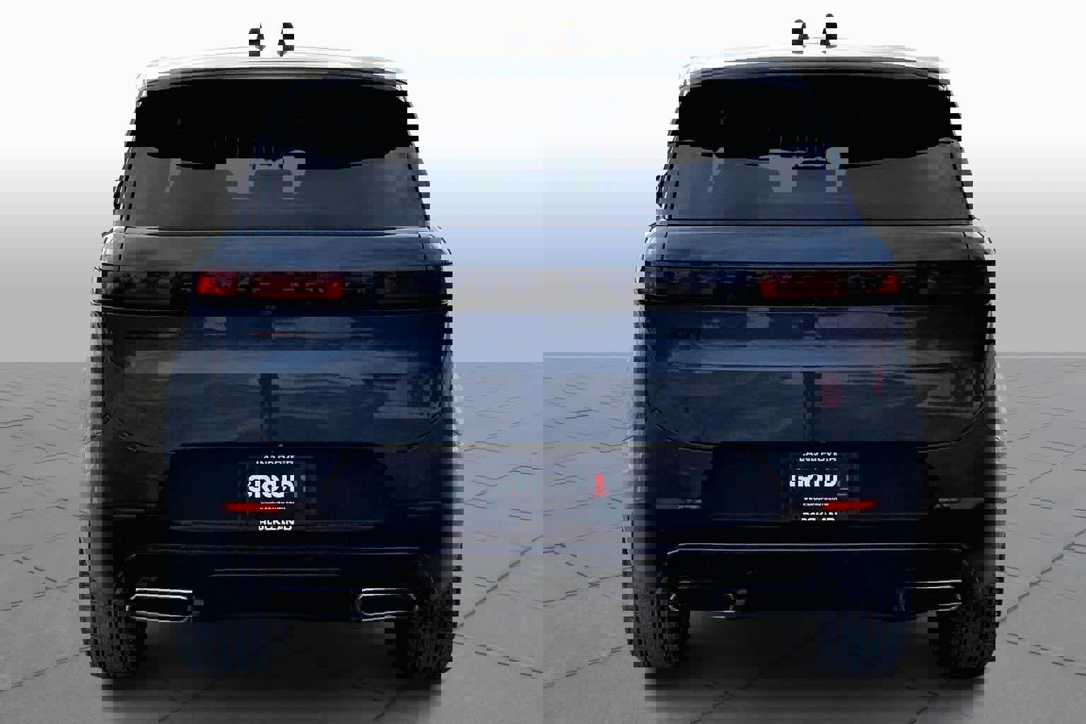 Used 2025 Land Rover Range Rover Sport SE image 4