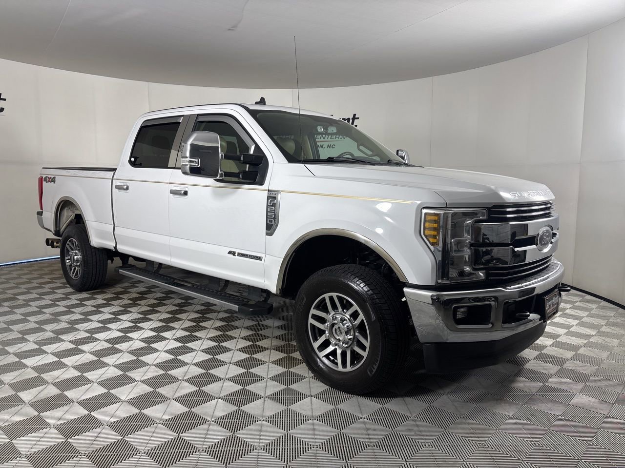 Used 2019 Ford F250 Lariat w/ Lariat Value Package image 3