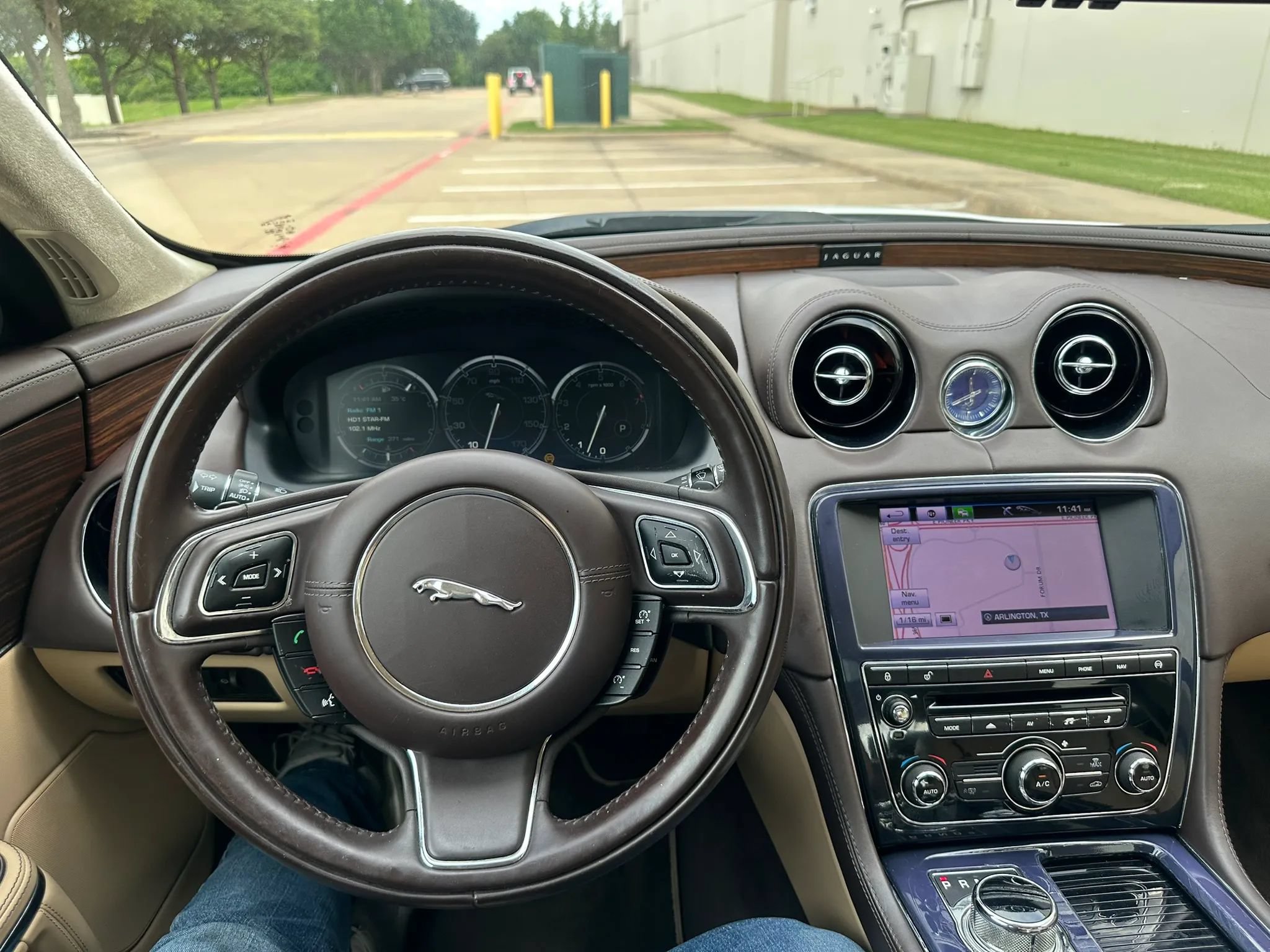 Used 2013 Jaguar XJ L Portfolio RWD image 38