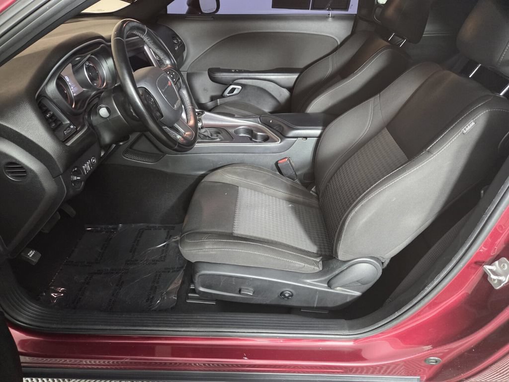 Used 2021 Dodge Challenger SXT RWD image 9