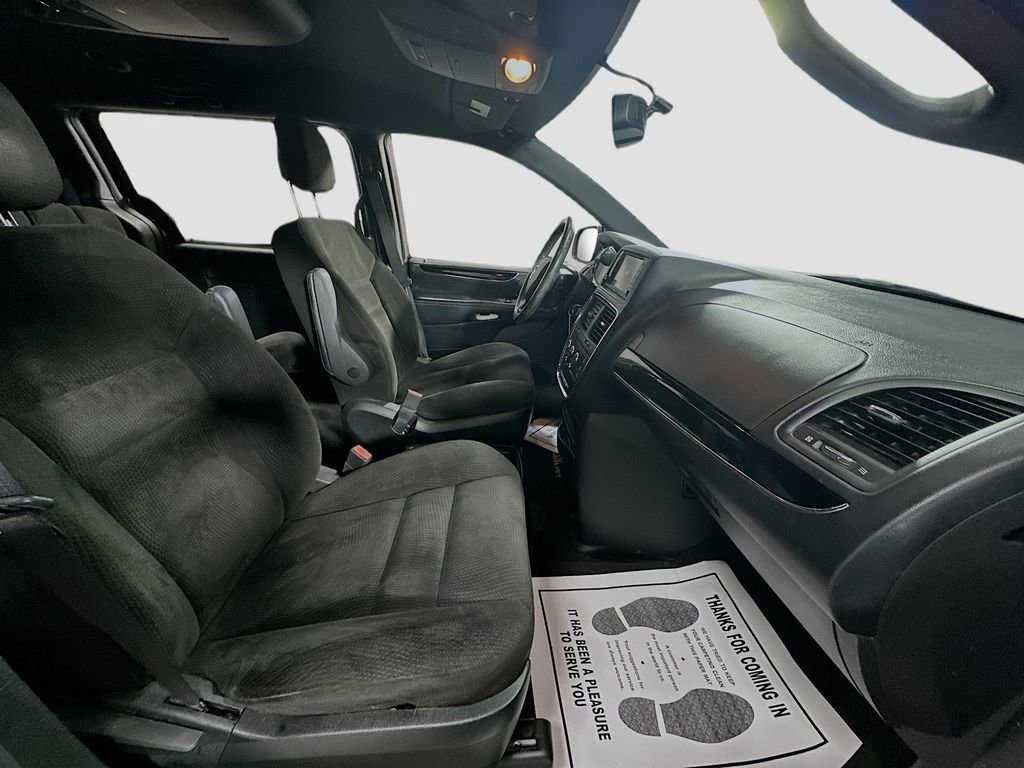 Used 2017 Dodge Grand Caravan SE image 26