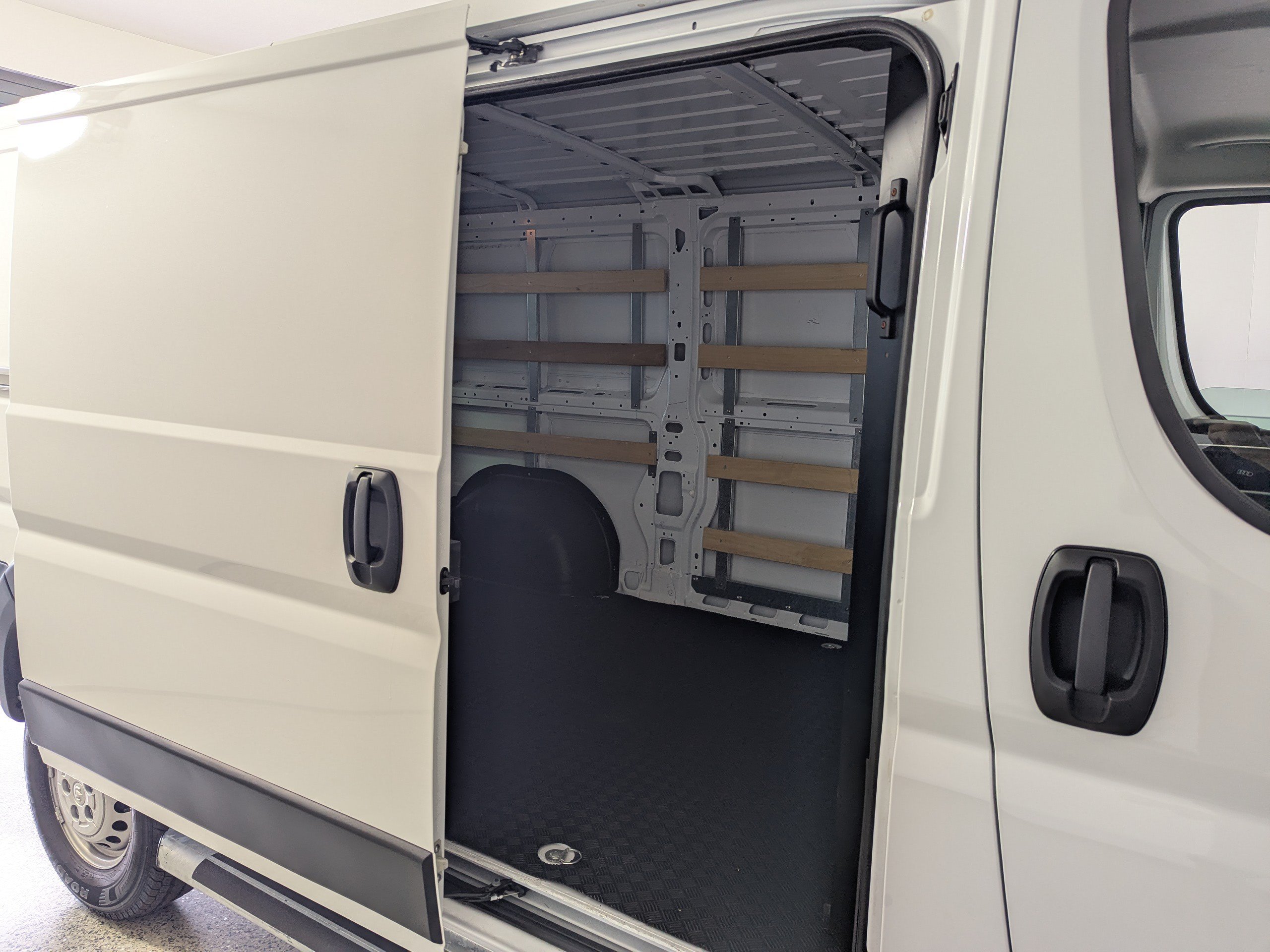 Used 2025 RAM ProMaster 2500 w/ U-Haul Equipment Group FWD image 26