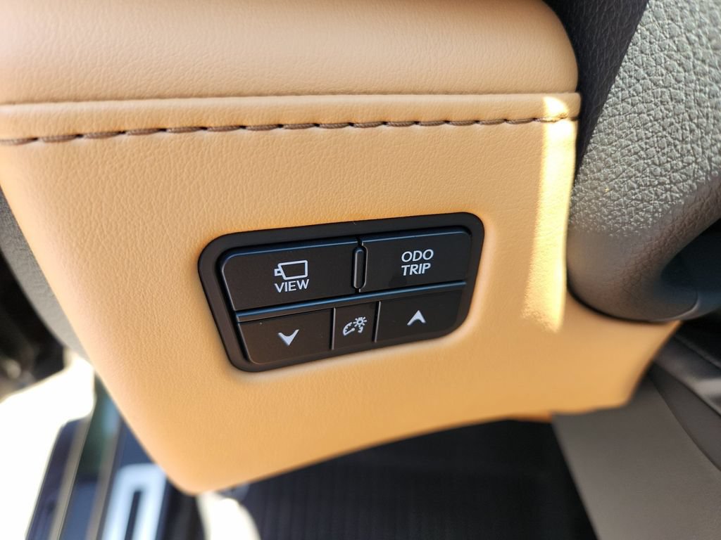 Used 2024 Lexus LX 600 4WD w/ Premium Package image 24