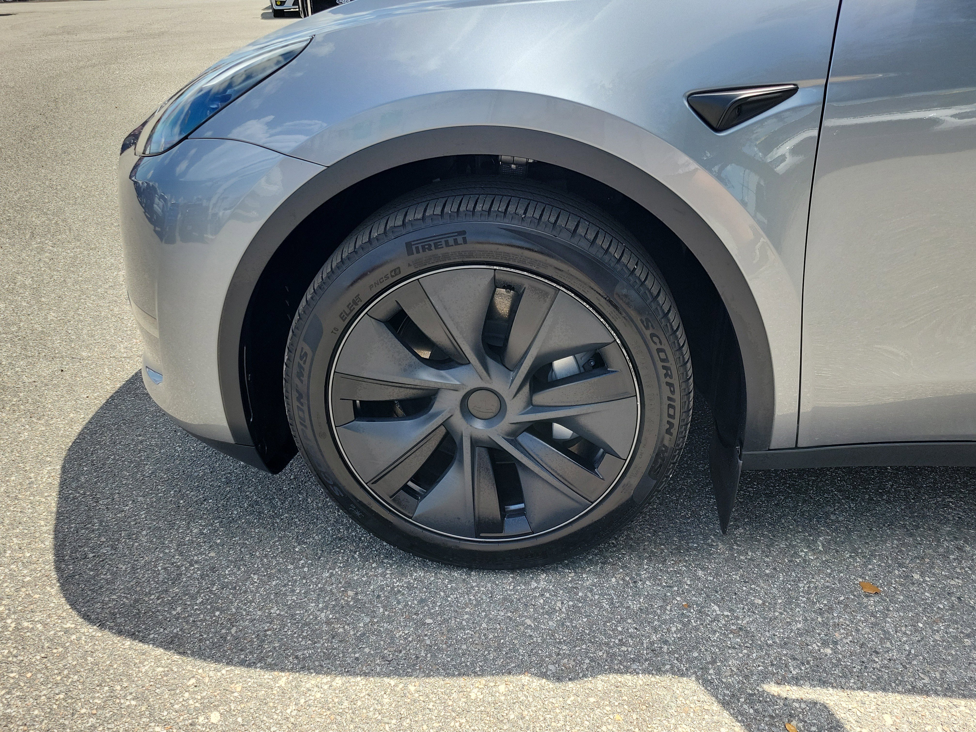 Used 2025 Tesla Model Y Long Range AWD/4WD image 6