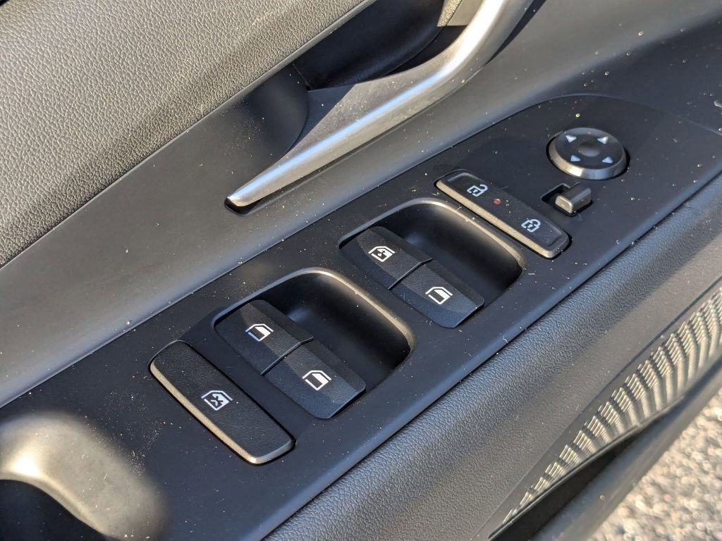 Used 2025 Hyundai Elantra Limited image 15